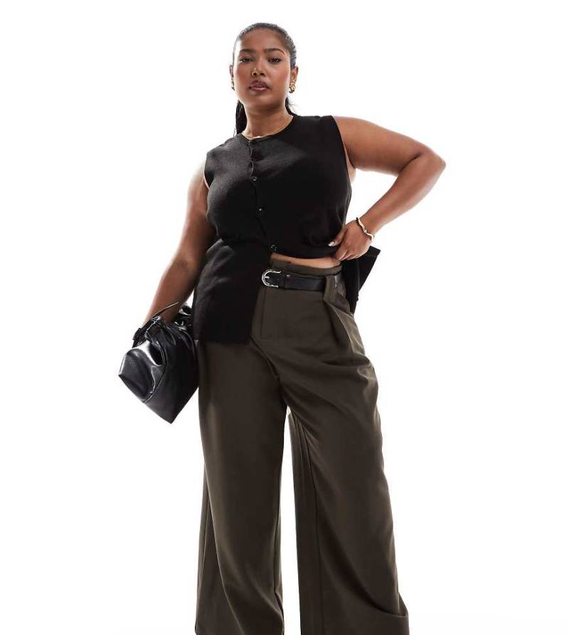 ASOS DESIGN Curve - Elegante Hose in Olivgrün mit superweitem Bein und Gürtel von ASOS Curve