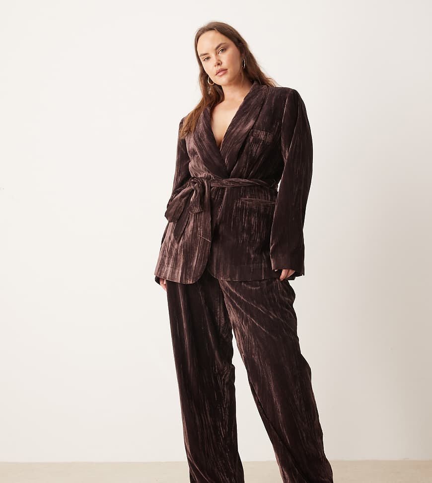 ASOS DESIGN Curve - Elegante Samthose in Schokobraun mit hohem Bund und geradem Bein, Kombiteil-Brown von ASOS Curve
