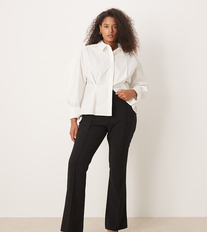 ASOS DESIGN Curve - Elegante Schlaghose in Schwarz von ASOS Curve