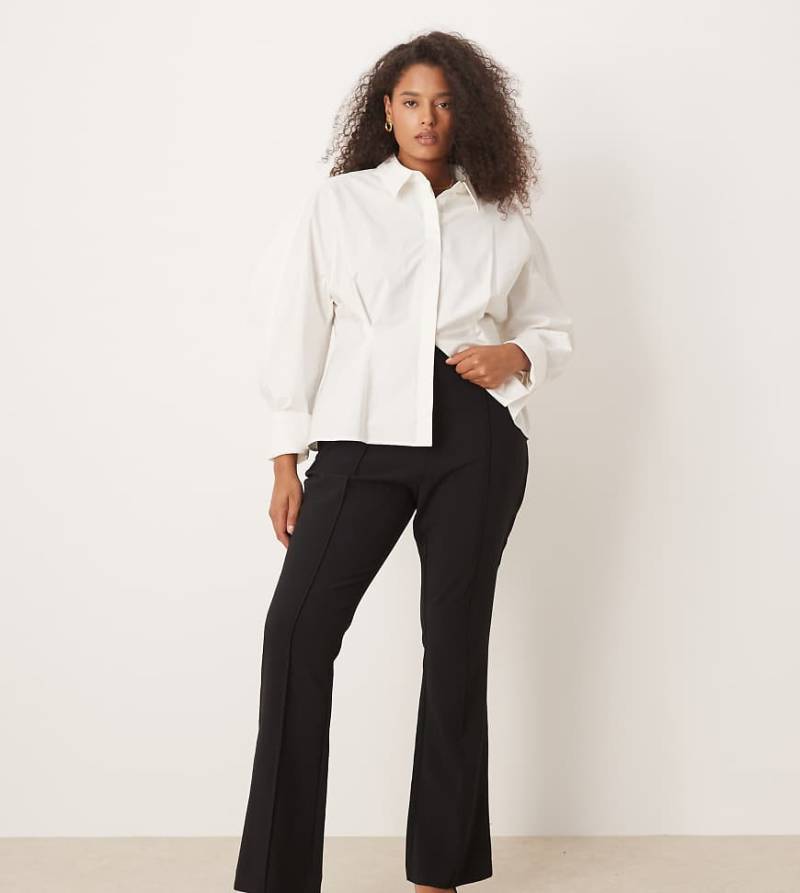 ASOS DESIGN Curve - Elegante Schlaghose in Schwarz von ASOS Curve