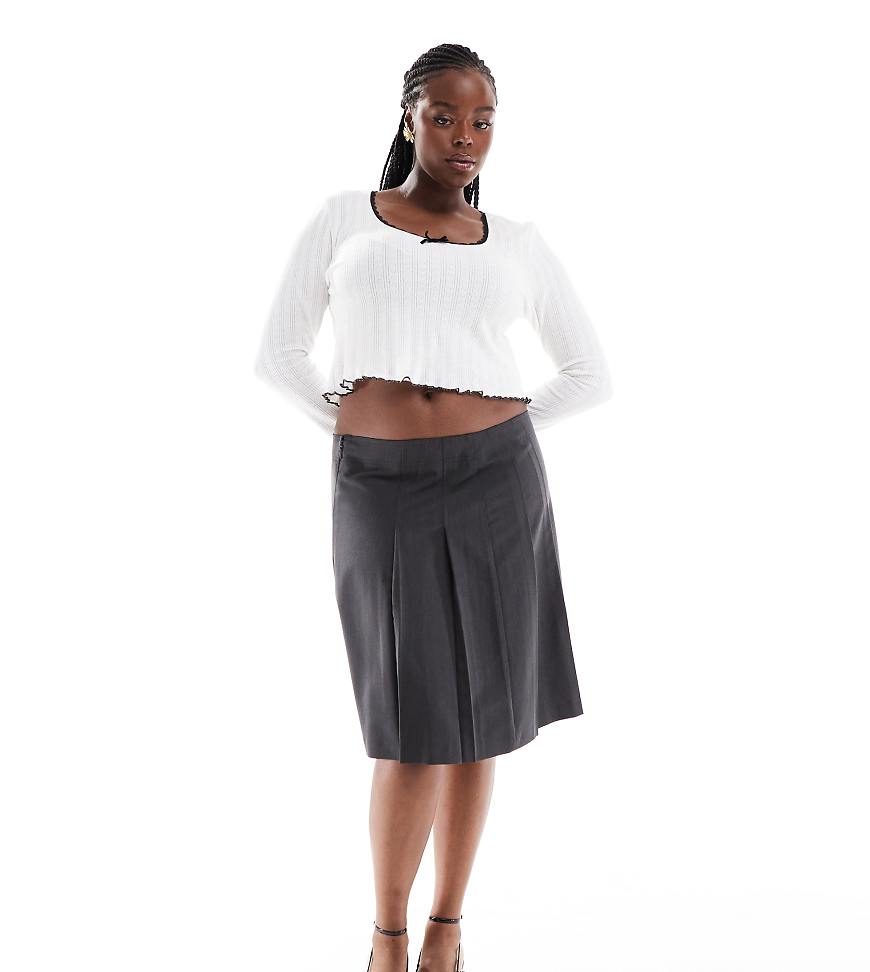 ASOS DESIGN Curve - Eleganter, knielanger Falten-Midirock in Grau von ASOS Curve
