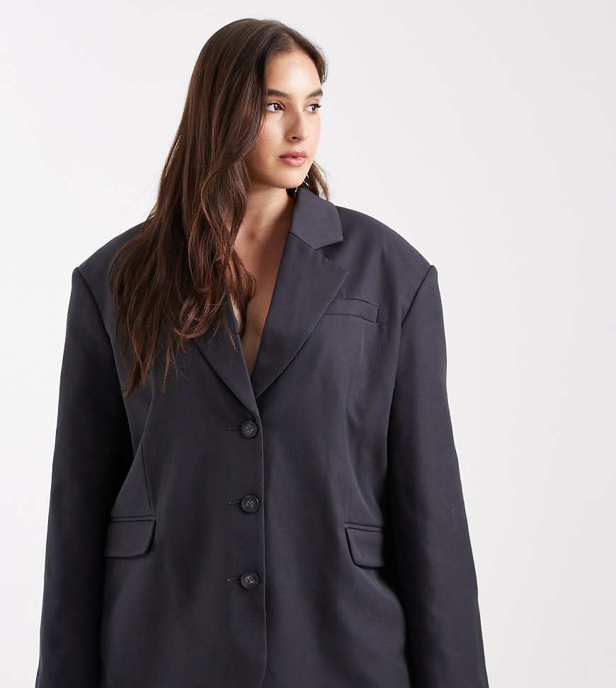 ASOS DESIGN Curve - Eleganter Oversize-Blazer in Anthrazit mit betonten Schultern-Grau von ASOS Curve