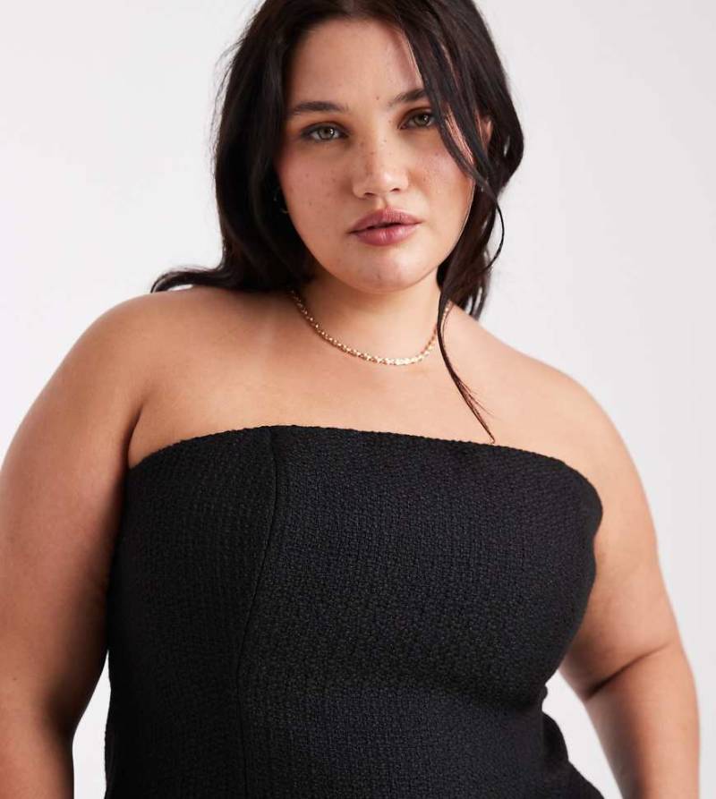 ASOS DESIGN Curve - Elegantes, trägerloses Oberteil aus Bouclé in Schwarz mit abgerundetem Saum und Schößchen, Kombiteil von ASOS Curve