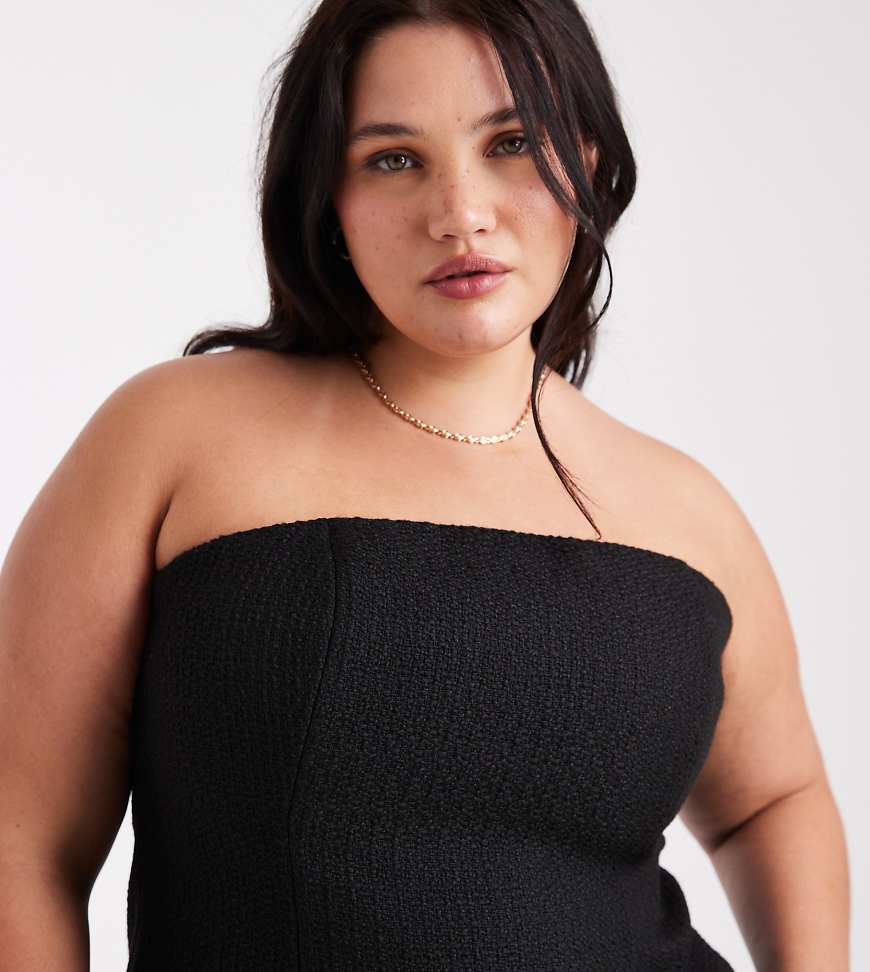 ASOS DESIGN Curve - Elegantes, trägerloses Oberteil aus Bouclé in Schwarz mit abgerundetem Saum und Schößchen, Kombiteil von ASOS Curve