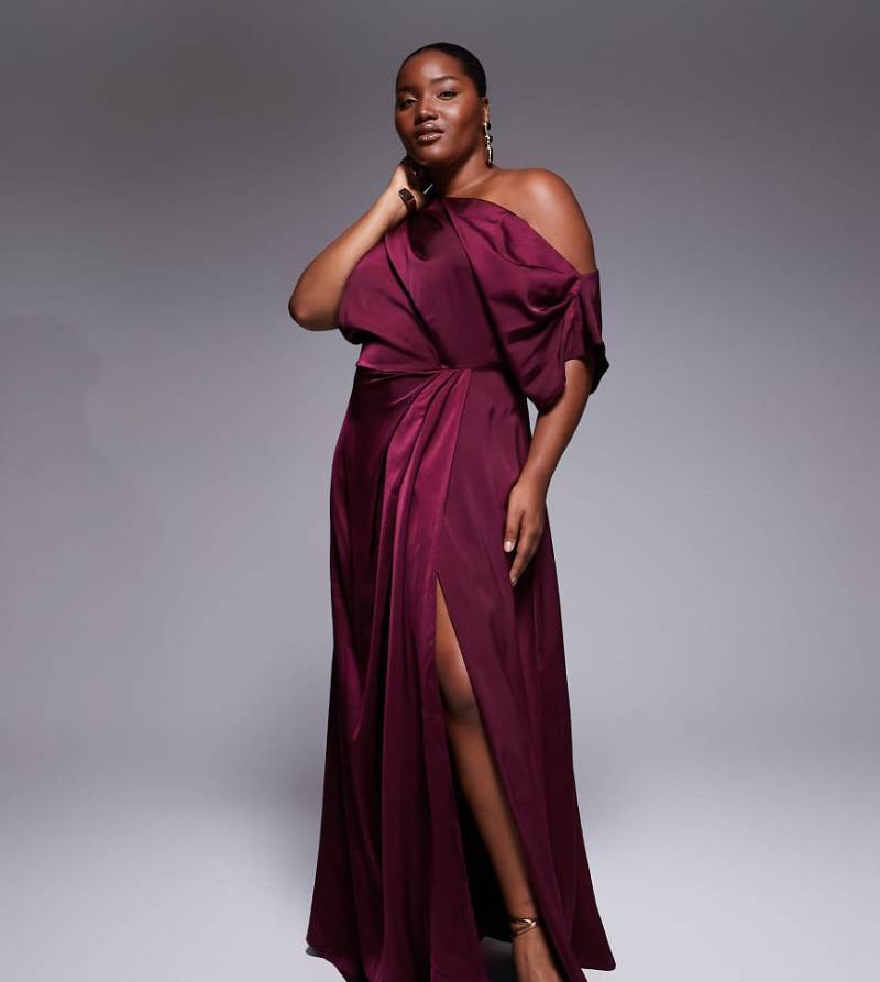 ASOS DESIGN Curve - Exklusives Maxikleid aus Satin in dunklem Lila mit abfallender Schulterpartie und seitlichem Schlitz von ASOS Curve