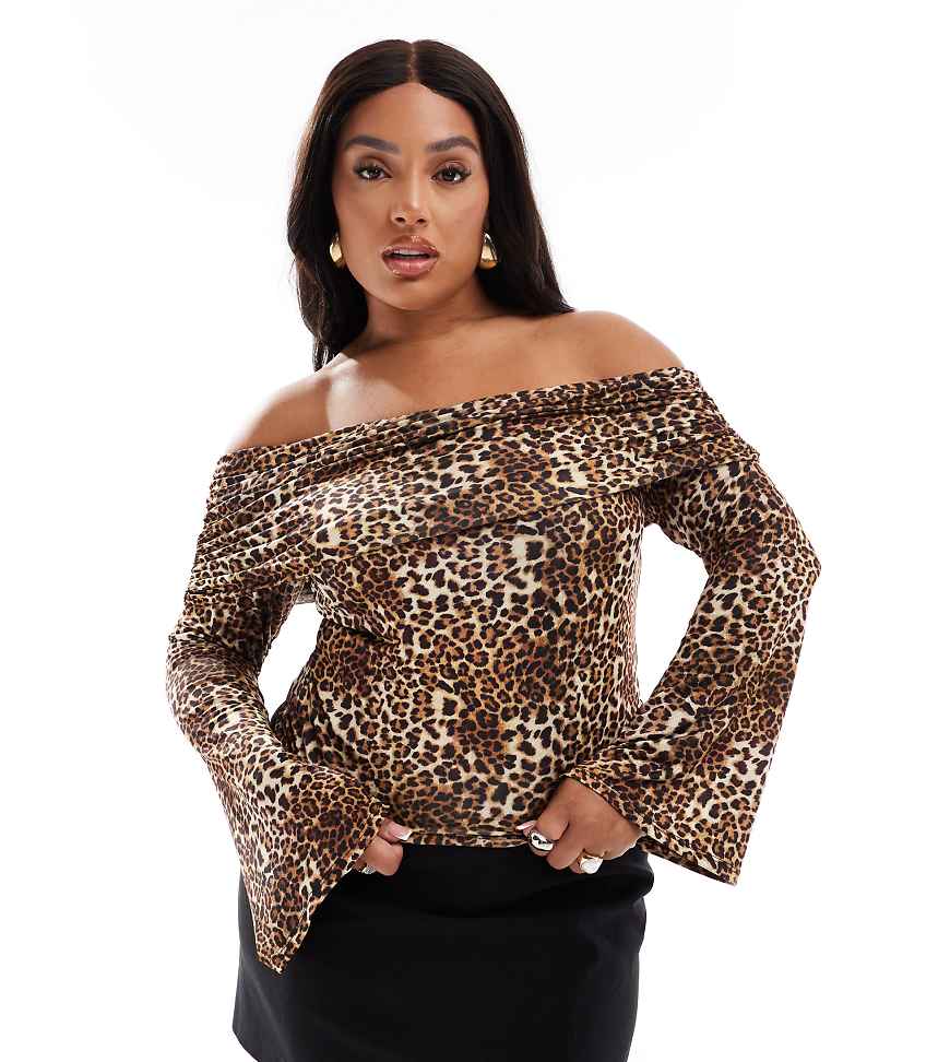 ASOS DESIGN Curve - Figurbetontes Oberteil mit Tierfellmuster und One-Shoulder-Ärmel-Bunt ASOS DESIGN Curve - Figurbetontes Oberteil mit Tierfellmuster und One-Shoulder-Ärmel-Bunt von ASOS Curve