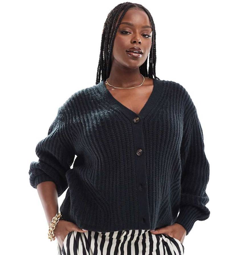 ASOS DESIGN Curve - Flauschige, gerippte Strickjacke in Schwarz mit V-Ausschnitt von ASOS Curve