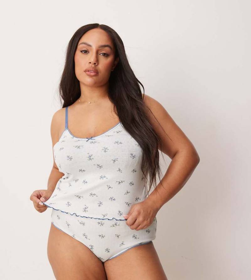 ASOS DESIGN Curve - Freya - Set aus Pointelle mit blauen Blümchenmotiven bestehend aus Camisole und Slip von ASOS Curve