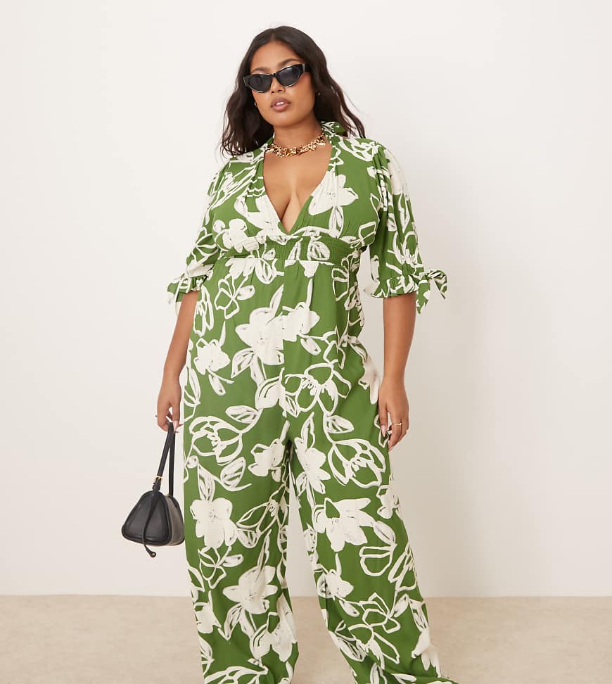 ASOS DESIGN Curve - Geblümter Jumpsuit in Grün mit gesmokter Taille-Bunt von ASOS Curve
