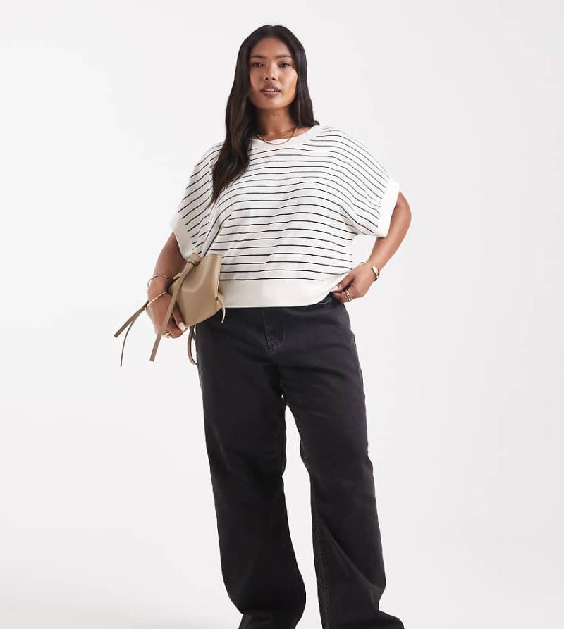 ASOS DESIGN Curve - Gerade geschnittene Jeans aus Comfort Stretch in verwaschenem Schwarz von ASOS Curve