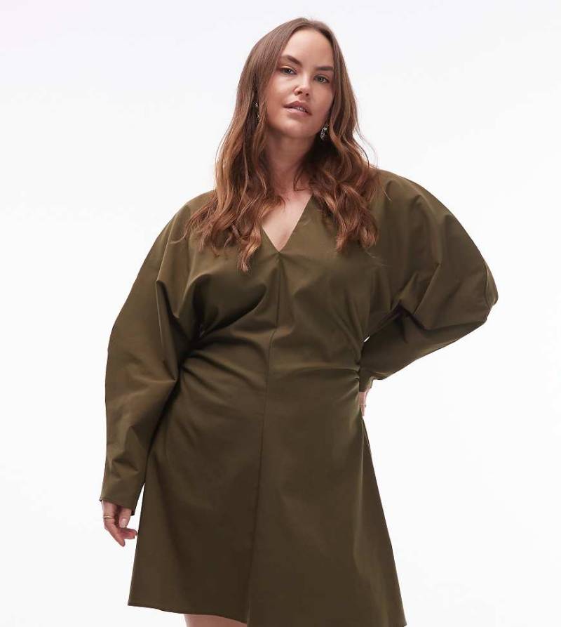 ASOS DESIGN Curve - Gerafftes Bengalin-Minikleid in Olivgrün mit V-Ausschnitt von ASOS Curve