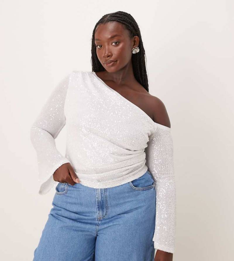 ASOS DESIGN Curve - Gerafftes Pailletten-Oberteil in Weiß mit asymmetrischem Ausschnitt von ASOS Curve