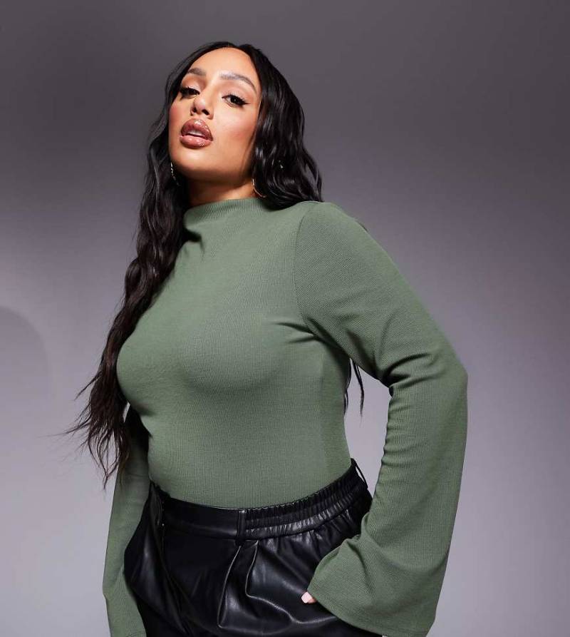ASOS DESIGN Curve - Gerippter Body in Khaki mit ausgestellten Ärmeln-Grün von ASOS Curve