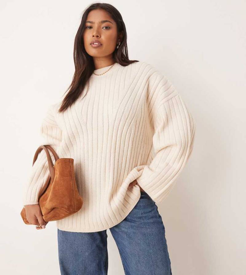 ASOS DESIGN Curve - Gerippter Longline-Pullover in Creme mit Rundhalsausschnitt-Weiß von ASOS Curve