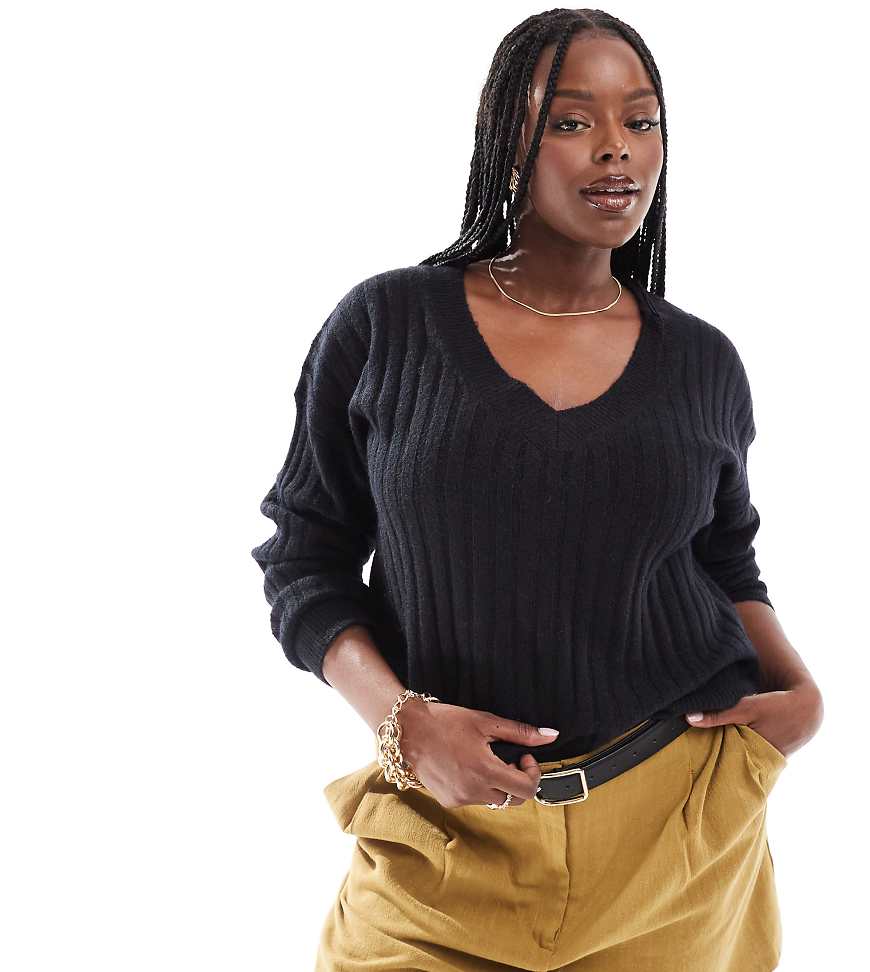 ASOS DESIGN Curve - Gerippter Pullover in Schwarz mit V-Ausschnitt von ASOS Curve
