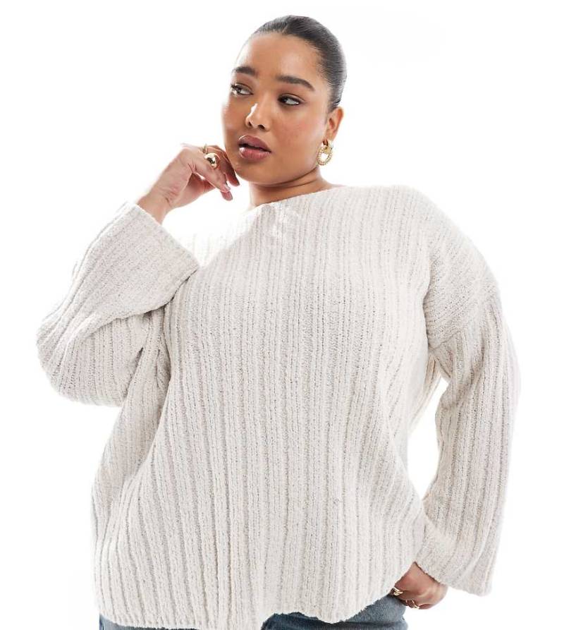 ASOS DESIGN Curve - Gerippter Strickpullover in Cremeweiß mit U-Boot-Ausschnitt von ASOS Curve