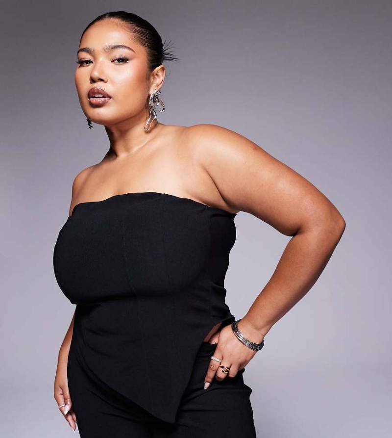 ASOS DESIGN Curve - Geripptes, trägerloses Korsett-Oberteil in Schwarz, Kombiteil von ASOS Curve