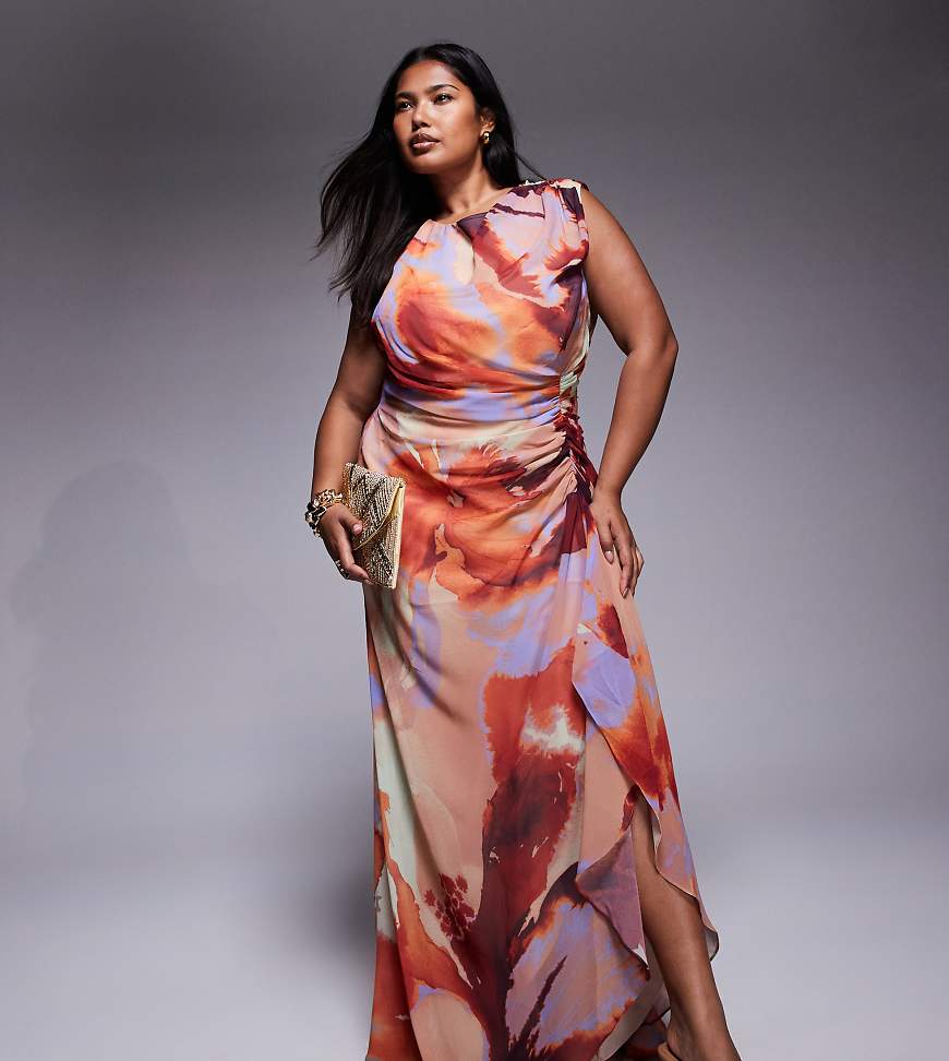 ASOS DESIGN Curve - Gerüschtes Maxikleid mit abstraktem Muster, Rückenausschnitt und geraffter Taille-Bunt ASOS DESIGN Curve - Gerüschtes Maxikleid mit abstraktem Muster, Rückenausschnitt und geraffter Taille-Bunt von ASOS Curve