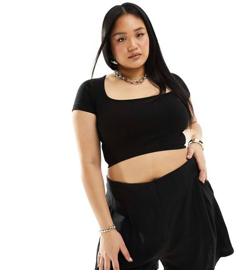 ASOS DESIGN Curve - Gesäumte Shorts in Schwarz mit Leinenanteil und hohem Bund von ASOS Curve