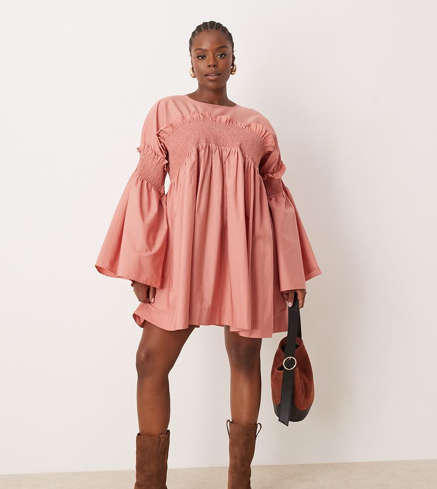 ASOS DESIGN Curve - Gesmoktes Minikleid aus Baumwolle in Rosé mit ausgestellten Ärmeln-Bunt von ASOS Curve
