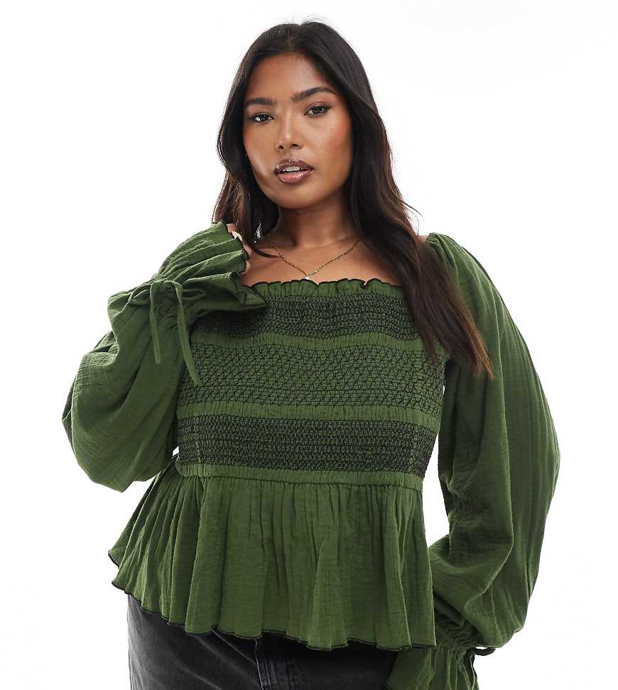 ASOS DESIGN Curve - Gesmoktes Oberteil in Grün mit eckigem Ausschnitt und Kontrastnaht ASOS DESIGN Curve - Gesmoktes Oberteil in Grün mit eckigem Ausschnitt und Kontrastnaht von ASOS Curve