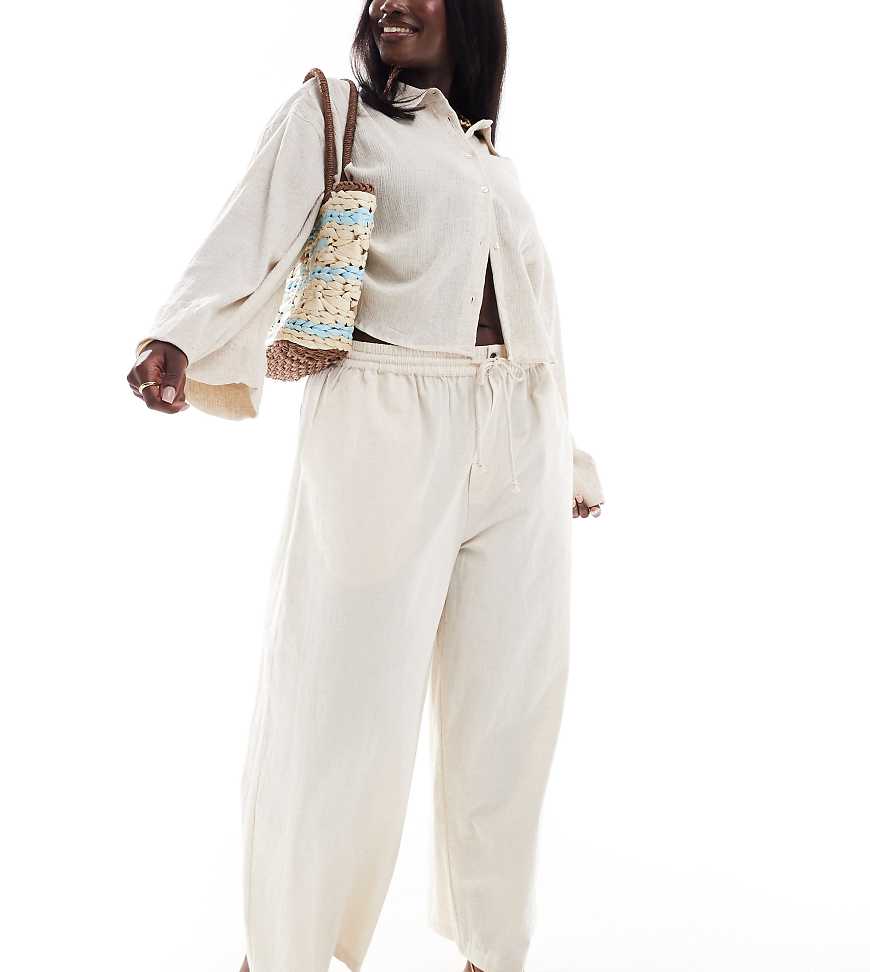 ASOS DESIGN Curve - Gestreifte Hose aus Leinenmix in neutralen Farben mit weitem Bein ASOS DESIGN Curve - Gestreifte Hose aus Leinenmix in neutralen Farben mit weitem Bein von ASOS Curve