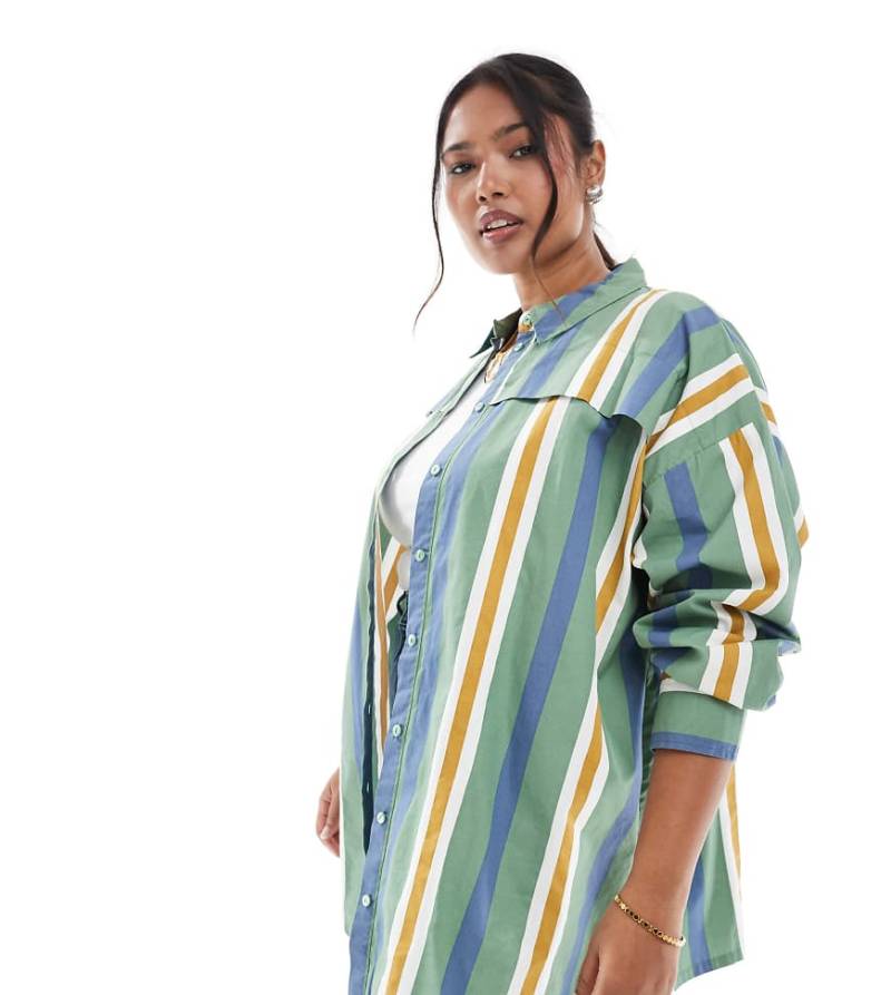 ASOS DESIGN Curve - Gestreiftes Hemd mit doppellagiger Passe-Bunt von ASOS Curve