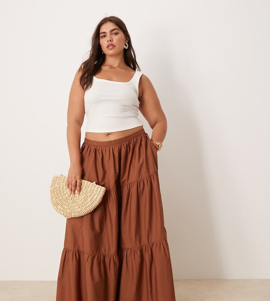 ASOS DESIGN Curve - Gestufter Boho-Maxirock in Braun ASOS DESIGN Curve - Gestufter Boho-Maxirock in Braun von ASOS Curve