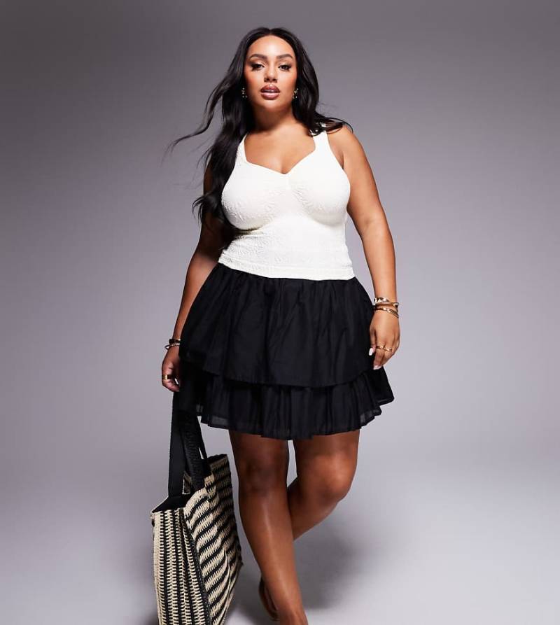 ASOS DESIGN Curve - Gestufter Minirock in Schwarz von ASOS Curve