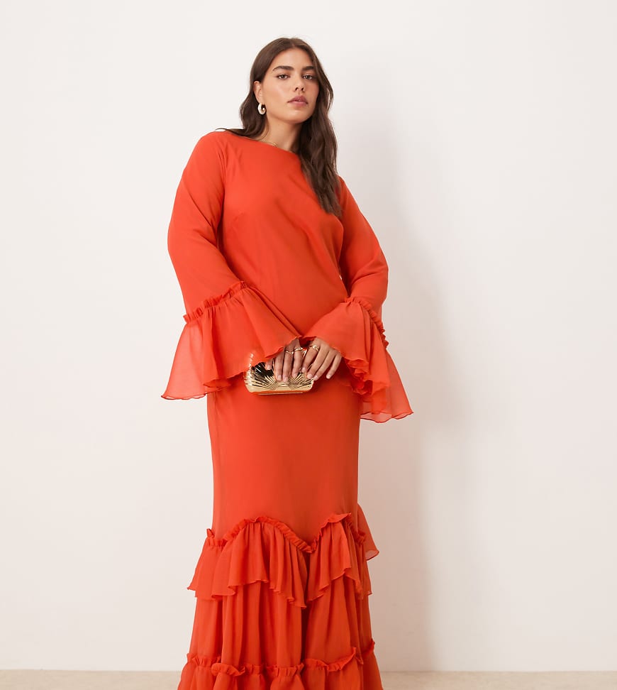 ASOS DESIGN Curve - Gestuftes, langärmliges Chiffon-Maxikleid in Rot mit Rüschen ASOS DESIGN Curve - Gestuftes, langärmliges Chiffon-Maxikleid in Rot mit Rüschen von ASOS Curve