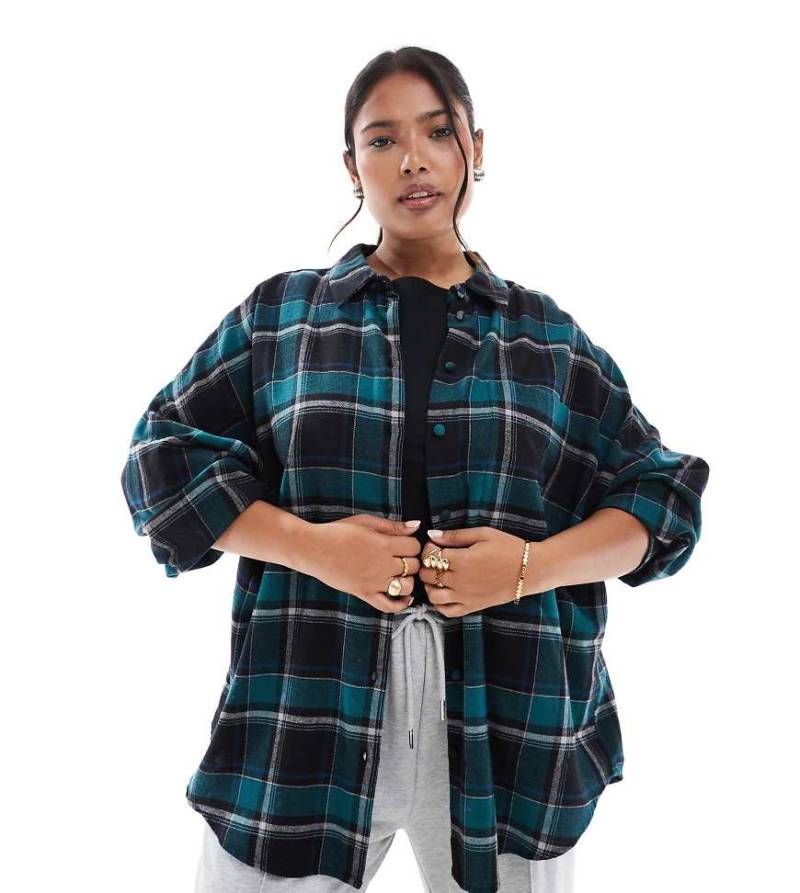 ASOS DESIGN Curve - Gewaschenes, kariertes Oversize-Hemd in Grün und Marineblau-Bunt von ASOS Curve