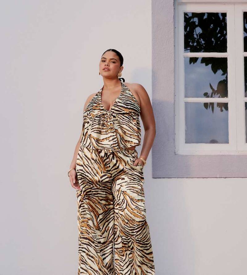 ASOS DESIGN Curve - Gia - Hose aus Satin mit Animal-Print-Bunt von ASOS Curve