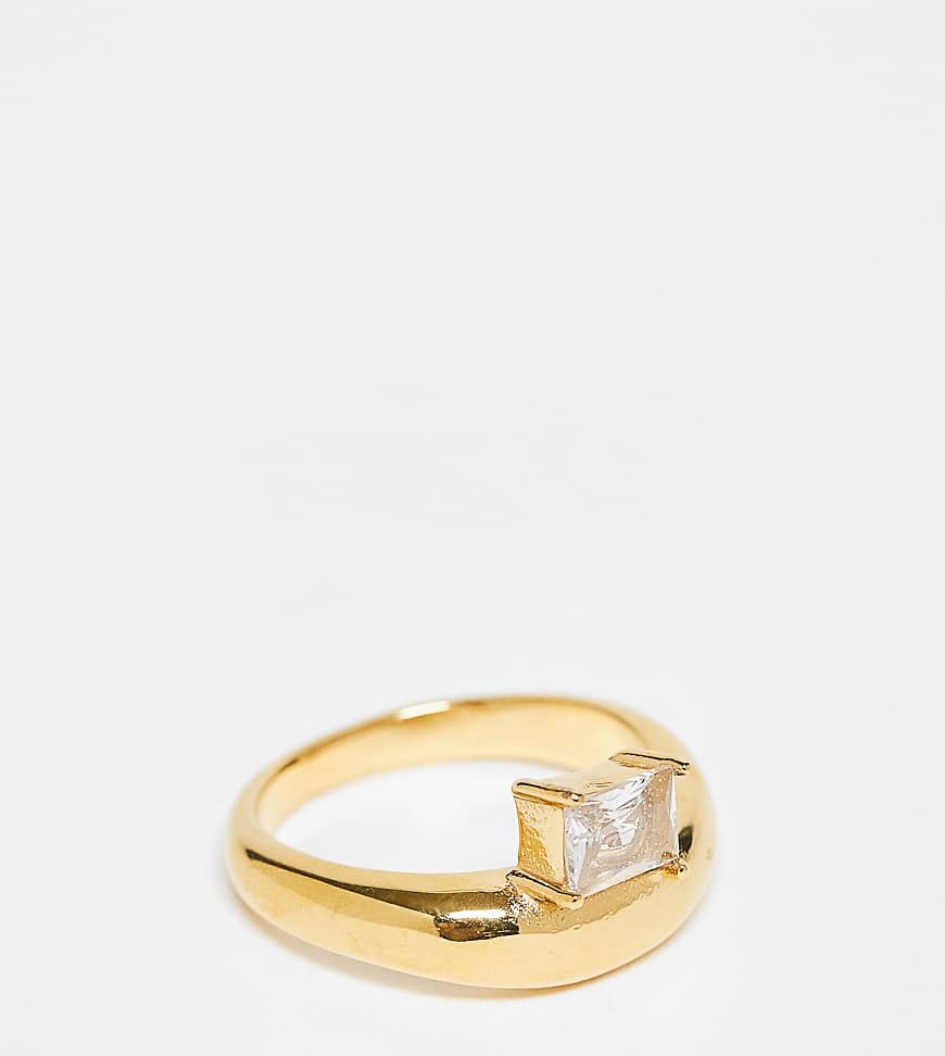ASOS DESIGN Curve - Goldfarbener Ring aus Edelstahl im Vintage-Stil mit eingefasster Steinverzierung von ASOS Curve