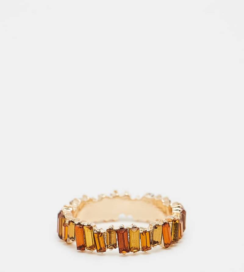 ASOS DESIGN Curve - Goldfarbener Ring mit Schmucksteinen in abgestimmten Bernsteintönen im Baguette-Schliff-Bunt von ASOS Curve