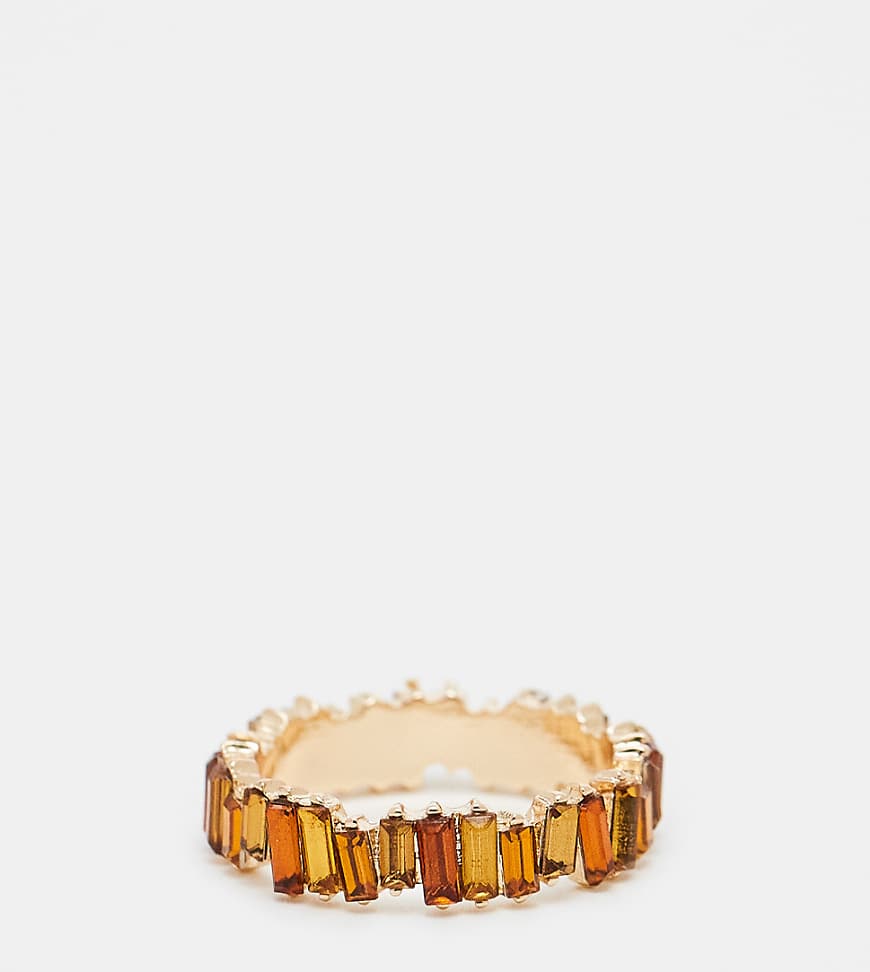 ASOS DESIGN Curve - Goldfarbener Ring mit Schmucksteinen in abgestimmten Bernsteintönen im Baguette-Schliff-Bunt ASOS DESIGN Curve - Goldfarbener Ring mit Schmucksteinen in abgestimmten Bernsteintönen im Baguette-Schliff-Bunt von ASOS Curve