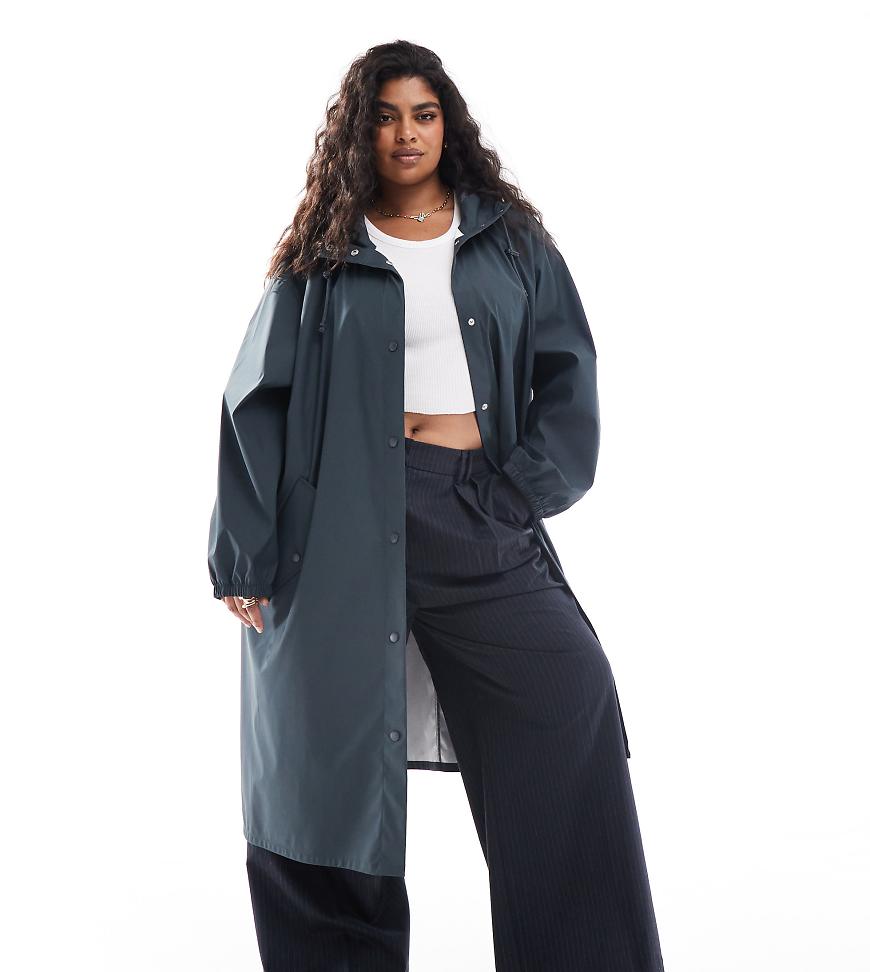 ASOS DESIGN Curve - Gummierter Regenmantel in Mitternachtsblau ASOS DESIGN Curve - Gummierter Regenmantel in Mitternachtsblau von ASOS Curve