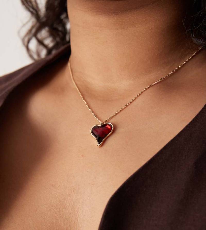 ASOS DESIGN Curve - Halskette in Gold-Optik mit Herzanhänger-Goldfarben von ASOS Curve