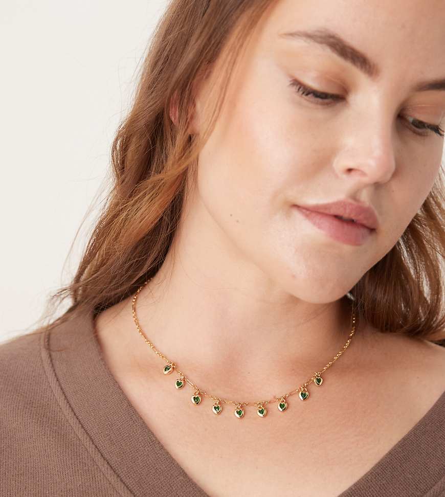 ASOS DESIGN Curve - Halskette in Goldoptik mit Herzanhängern-Goldfarben von ASOS Curve