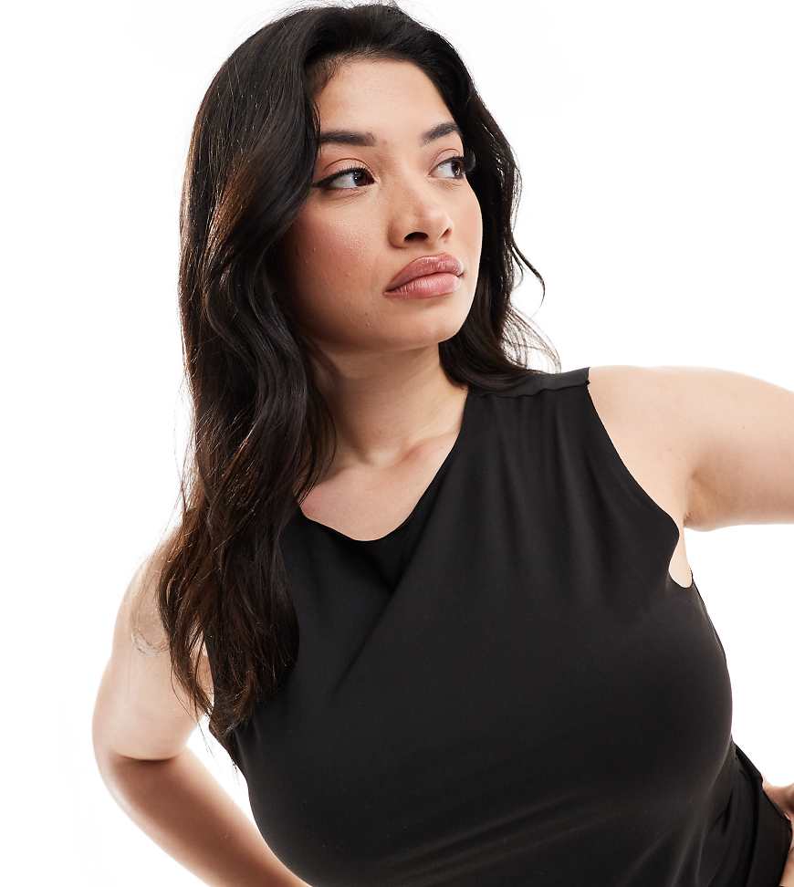 ASOS DESIGN Curve - Hautenges Trägertop in Schwarz mit U-Boot-Ausschnitt von ASOS Curve
