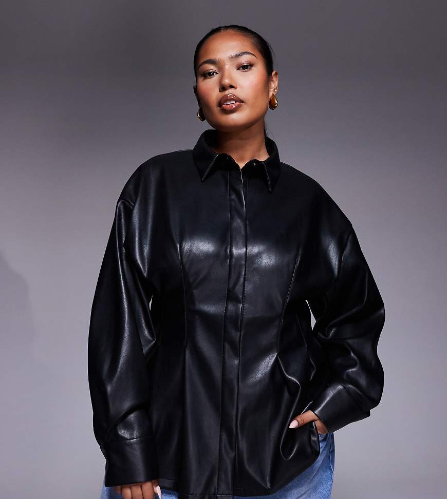 ASOS DESIGN Curve - Hemd aus Kunstleder in Schwarz mit Raffung hinten in der Taille von ASOS Curve