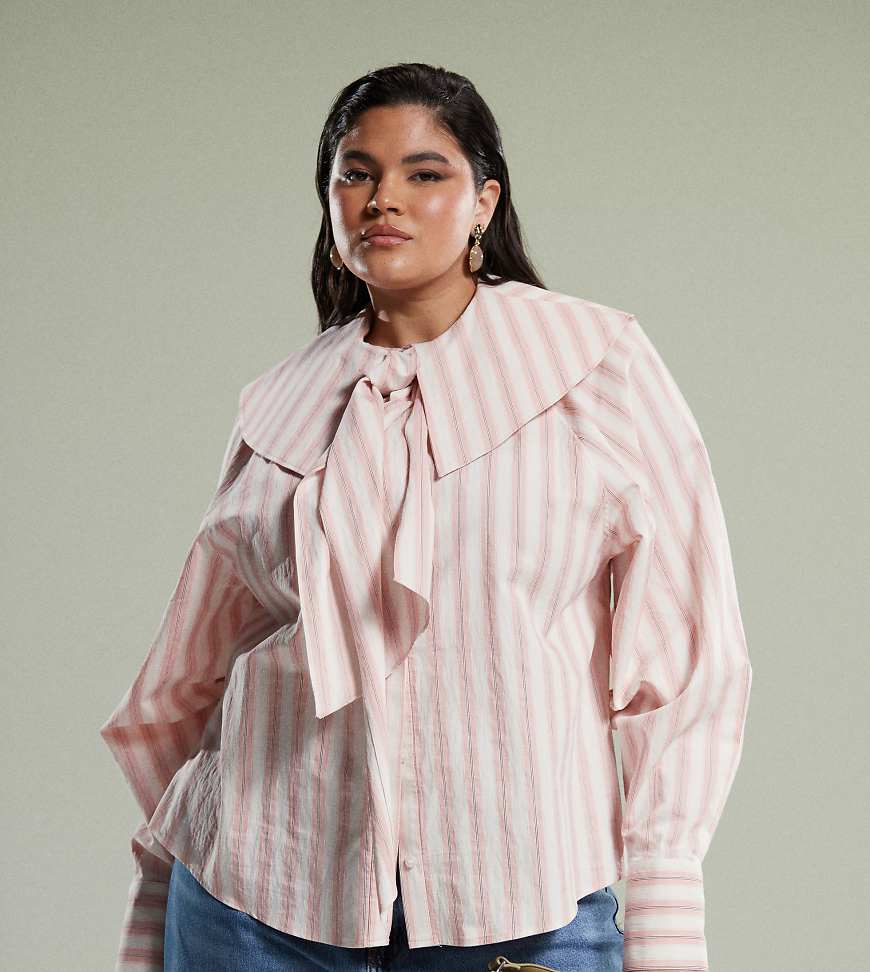 ASOS DESIGN Curve - Hemd in Rosa mit Streifen, großem Kragen und Bindedetail-Bunt von ASOS Curve