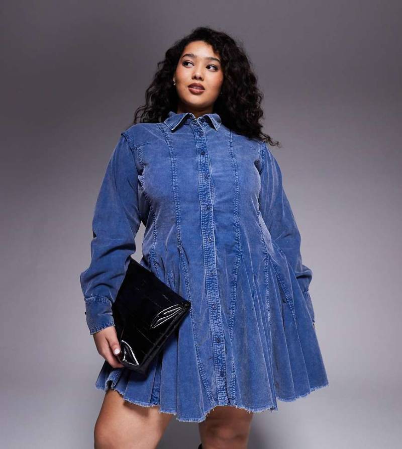 ASOS DESIGN Curve - Hemdblusenkleid aus Cord in verwaschenem Jeansblau mit geraffter Taille und Godet-Einsätzen-Bunt von ASOS Curve