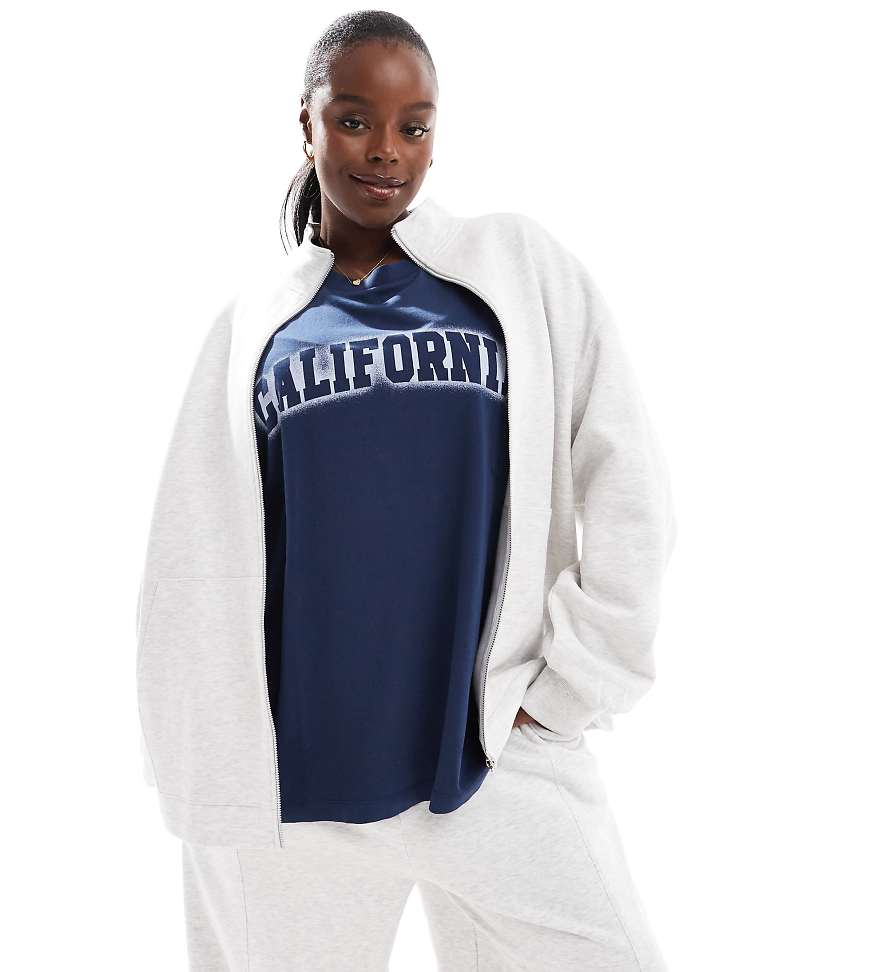ASOS DESIGN Curve - Hochgeschlossene Sweatjacke in Eisgrau meliert mit durchgehendem Reißverschluss ASOS DESIGN Curve - Hochgeschlossene Sweatjacke in Eisgrau meliert mit durchgehendem Reißverschluss von ASOS Curve