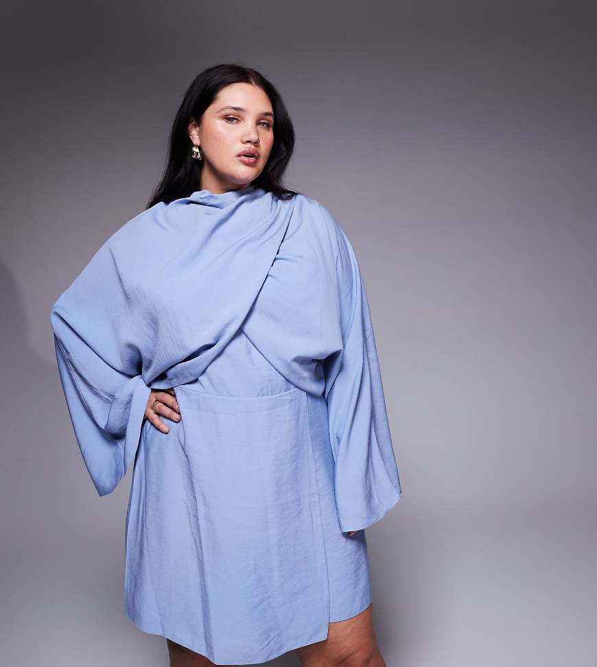 ASOS DESIGN Curve - Hochgeschlossener Playsuit in Staubblau mit Wickeldesign und Fledermausärmeln von ASOS Curve