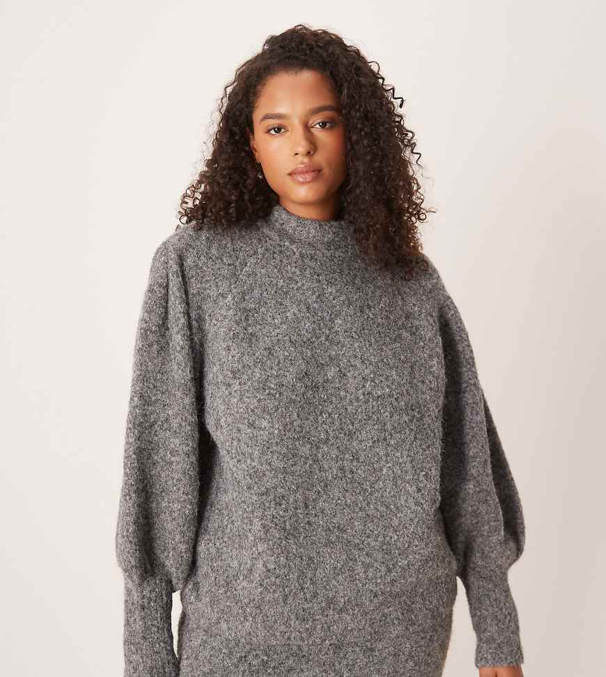 ASOS DESIGN Curve - Hochgeschlossener Pullover in Anthrazit mit flauschiger Haptik, Kombiteil-Grau von ASOS Curve