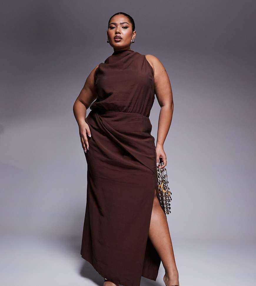 ASOS DESIGN Curve - Hochgeschlossenes Maxikleid in dunklem Schokobraun mit Wickeloptik von ASOS Curve