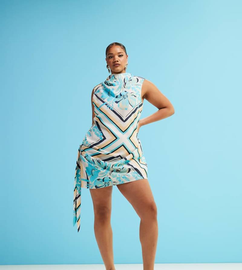 ASOS DESIGN Curve - Hochgeschlossenes Minikleid mit Halstuchprint und Drapierung-Bunt von ASOS Curve