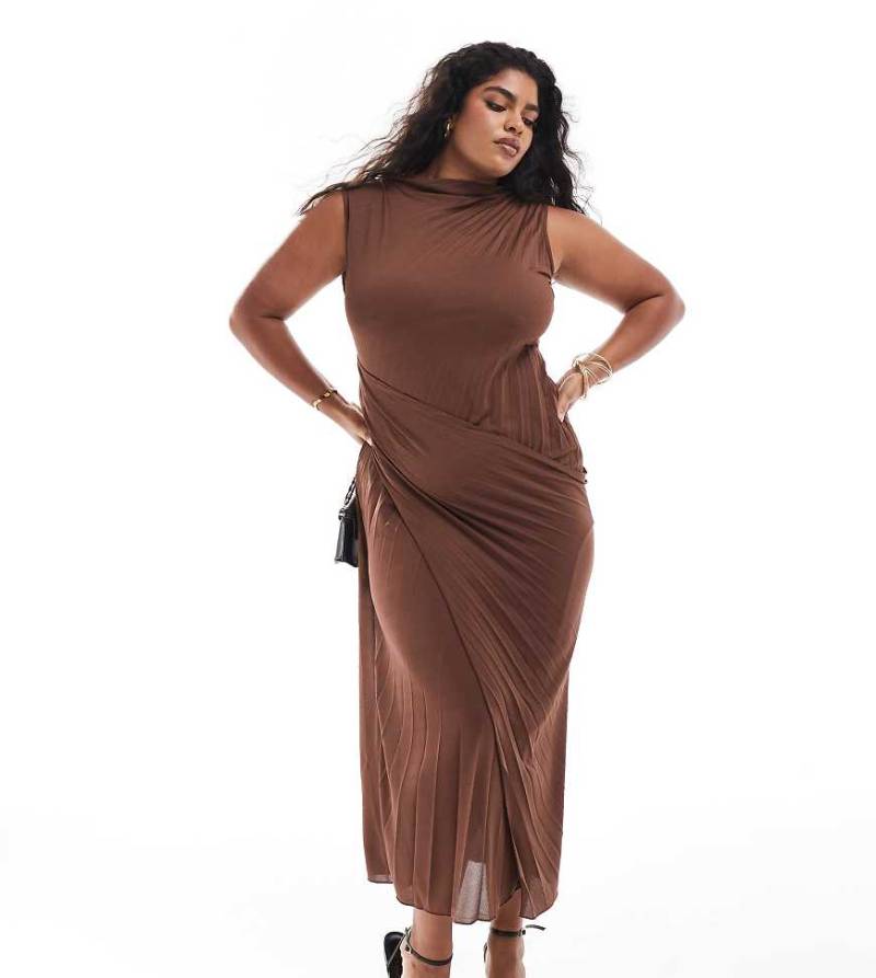 ASOS DESIGN Curve - Hochgeschlossenes Plissee-Maxikleid in Schokobraun mit drapiertem Wickelrock von ASOS Curve