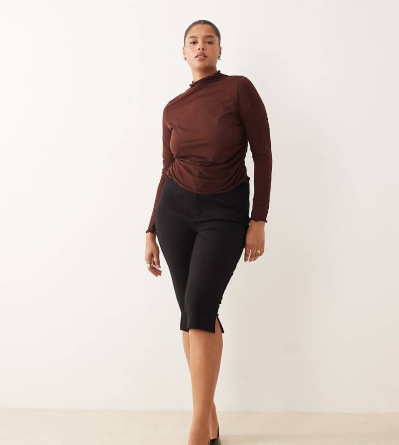 ASOS DESIGN Curve - Hochwertige Caprihose aus Ponte-Stoff in Schwarz von ASOS Curve