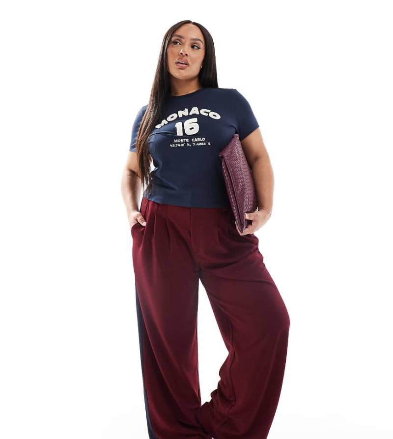 ASOS DESIGN Curve - Hose in Burgunderrot mit Kontrasteinsatz und weitem Beinschnitt von ASOS Curve